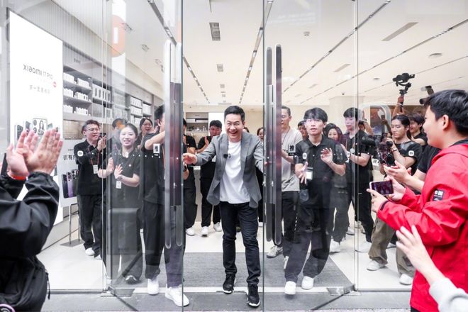 ta 研发机器人项目；国内发布「脑机接口标准」 极客早知道CQ9电子app小米17开售5分钟破国产机销售纪录；Me(图9)