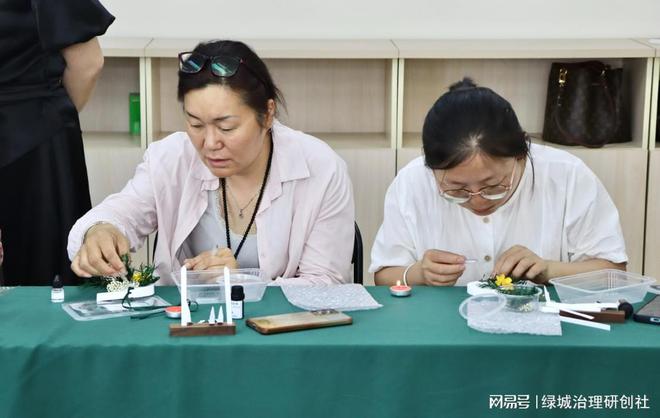 行”——关爱巾帼司机母亲节暖心活动CQ9电子平台“香伴车程 母爱同(图3)