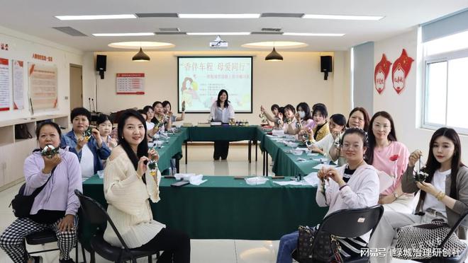 行”——关爱巾帼司机母亲节暖心活动CQ9电子平台“香伴车程 母爱同(图2)